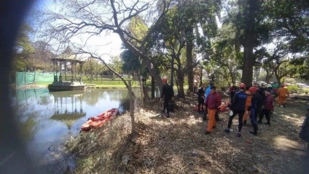 Hallan un cuerpo flotando en los Lagos de Palermo. ARCHIVO