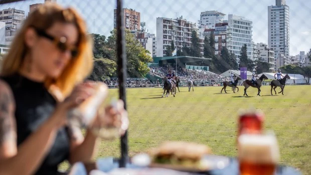 Gastronomía y shows en vivo en el After Polo 2023