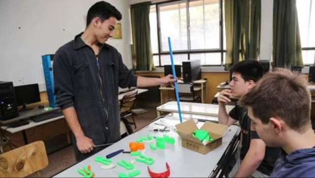 Un profesor de una escuela técnica pública de Bariloche está entre los 50 mejores docentes del mundo
