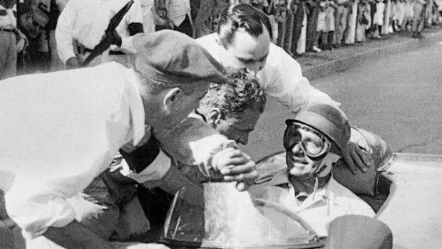 Fangio fue elegido como uno de los cinco mejores pilotos de la historia de la Fórmula 1 por la IA 