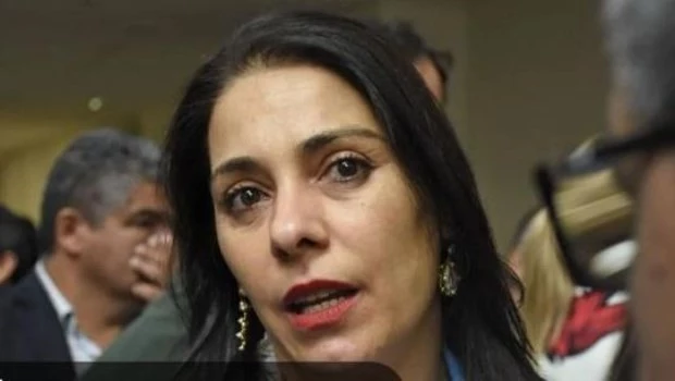 Carmen lucila Crexller.