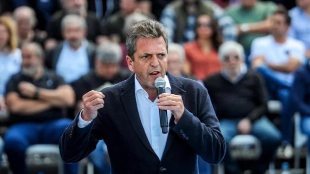 Massa en el Congreso junto a la CGT: "Nuestra patria necesita un Gobierno de unidad nacional"