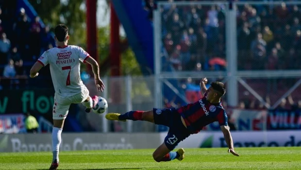 Con uno menos, San Lorenzo le empató en la última jugada a Huracán