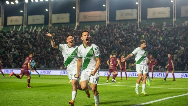 Banfield celebró en el clásico del Sur frente a Lanús y se aleja del descenso