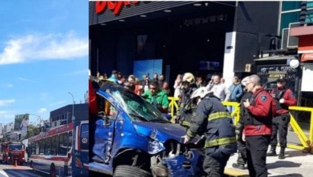 Chocaron un colectivo y un auto en avenida Cabildo