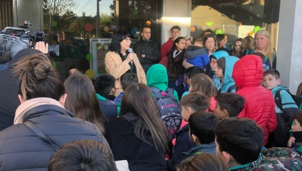 El último miércoles en el Complejo Educativo Vicente Francisco Saperi, en Monte Grande, se realizó un abrazo simbólico con la comunidad.