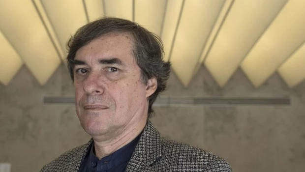 Mircea Cartarescu conjuga la intuición y el sueño para construir universos en los que lo grotesco nutre aquello que se narra.