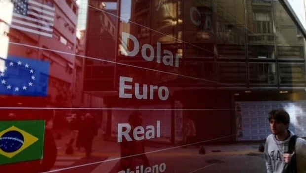 Corriendo detrás del dólar