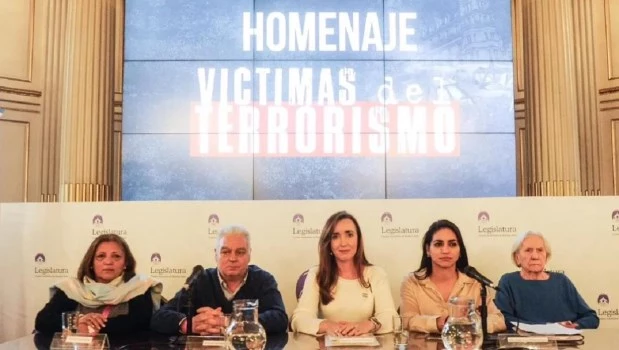 La diputada y candidata a vicepresidente Victoria Villarruel encabezó en la Legislatura porteña un acto de homenaje a las víctimas del terrorismo de izquierda.