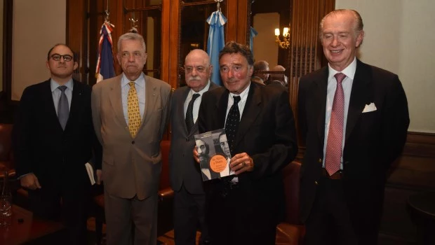 Caucino, Azaretto, Iribarne, Chaves y Massot durante la presentación de ‘De Mitre a Perón. Historia de la Argentina moderna’.