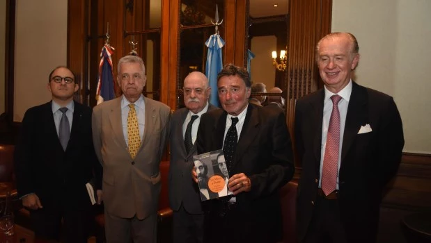 De izquierda a derecha, Mariano Caucino, Roberto Azaretto, Miguel Angel Iribarne, Claudio Cháves y Vicente Massot durante la presentación de la obra.
