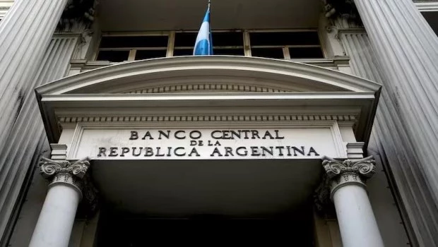 El derrumbe de las reservas superó los US$ 23.000 millones en lo que va del año