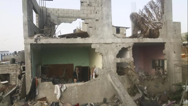 Un edificio destruido por un bombardeo israelí sobre la Franja de Gaza, en Rafah. ARCHIVO