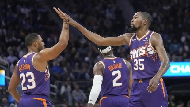 Con el debut de Kevin Durant, los Suns derrotaron a los Warriors por 108 a 104