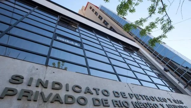 El sindicato de petroleros anunció un cese de actividades para este miércoles