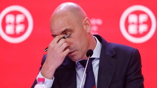 La FIFA suspendió a Rubiales por tres años por el beso no consentido a Jennifer Hermoso