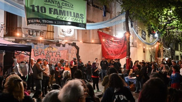 Llegan a un acuerdo que posterga por seis meses el desalojo de Casa Santa Cruz
