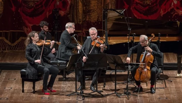 GENTILEZA LILIANA MORSIA. Fundado en 1995, resulta verdaderamente llamativa la sincronización del conjunto alemán.