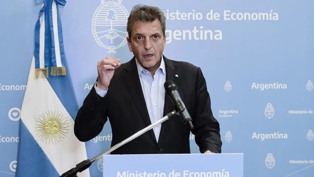 Massa aseguró que se "normalizó" el abastecimiento de combustibles y apuntó contra las petroleras por el precio