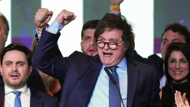 Milei ha podido comprobar que su fuerza no vendrá de las presuntas ayudas externas, sino que deriva de la lógica misma del balotaje: la polarización.
