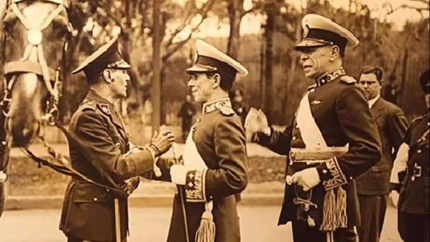 En 1943, comenzó la formación de la nueva dirigencia gobernante. Se estableció un sistema de transmisión del poder entre familiares, allegados y partidarios, bajo dos sistemas: uno horizontal y otro vertical.