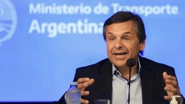 El ministro de Transporte dice que con Milei aumentarán los "colectivos, trenes, combustibles, la luz y el agua"