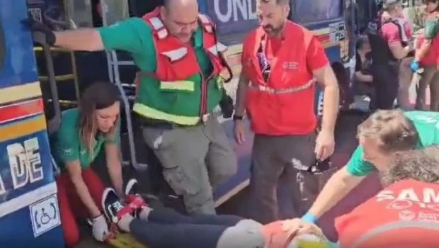 Choque entre un colectivo y un auto en San Telmo: ocho heridos 