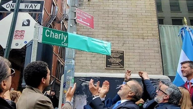 Charly García, agradecido y "honrado" por la esquina de Nueva York que lleva su nombre