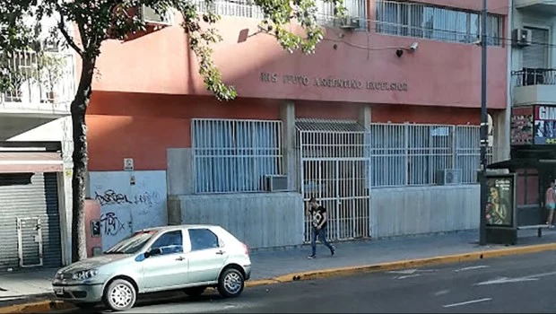 Evacúan dos escuelas porteñas por amenaza de bomba 
