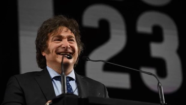 Milei sigue hoy su gira por Mendoza y suspendió el acto de mañana en Parque Lezama por el debate 