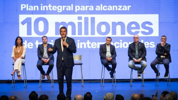 Massa criticó la propuesta de Milei de eliminar la coparticipación y cortar relaciones con Brasil