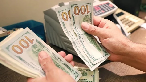 El dólar blue comenzó en baja la semana previa al balotaje