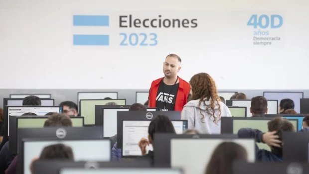 La DINE realizó la prueba general de recuento de votos de cara al balotaje