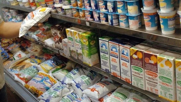 El litro de leche de primera marca ya ronda los 730 pesos