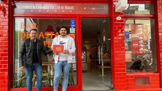 Un fast food con grandes pastas