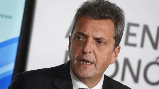 Massa hace el ajuste del gasto con guante blanco