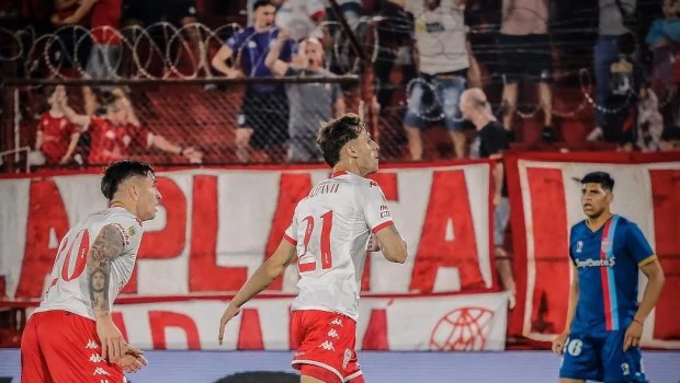 Huracán superó a Arsenal y se salvó del descenso