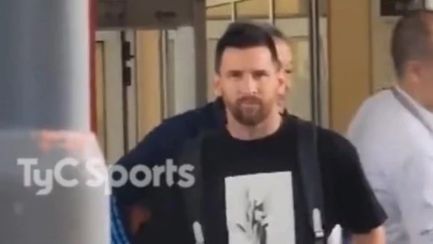 Llegó Messi a la Argentina para jugar la serie ante Uruguay y Brasil