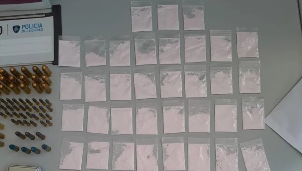 La justicia porteña logró una condena de 12 años para una mujer por tenencia armas de guerra y comercio de drogas