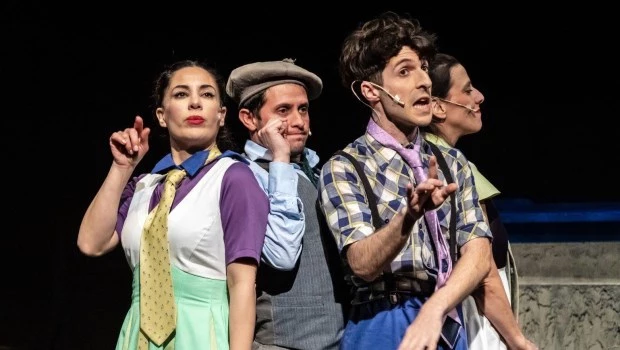 Flavia Pereda, Julián Pucheta, Mariano Magnífico y Débora Turza en ‘Al bárbaro le doy paz’.