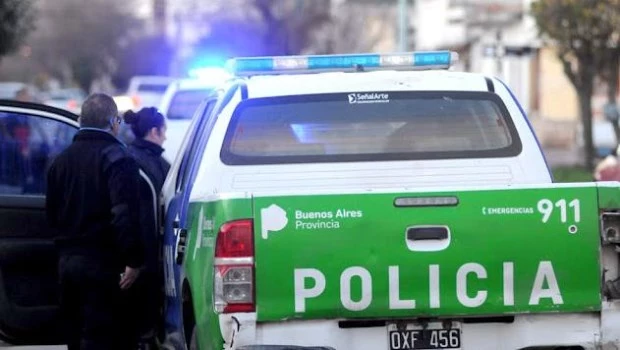 ​Una policía mató a un ladrón que quiso robarle mientras esperaba el colectivo en San Justo