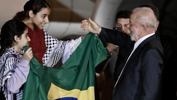 Lula da Silva recibió a brasileños rescatados de la Franja de Gaza y acusó a Israel de "terrorismo"