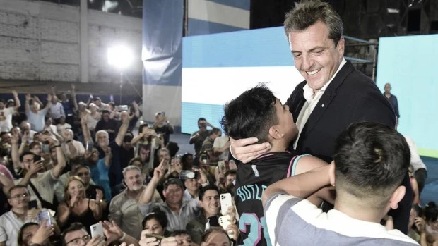 Massa cierra su campaña con tres encuentros enfocados en la propuesta de unidad nacional