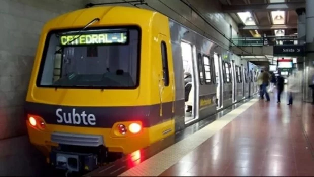 Los metrodelegados abrirán molinetes en la línea D para reclamar los dos francos