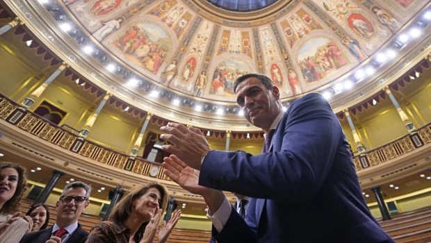 Sánchez es reelegido como presidente en España pese a la controversia por la amnistía catalana