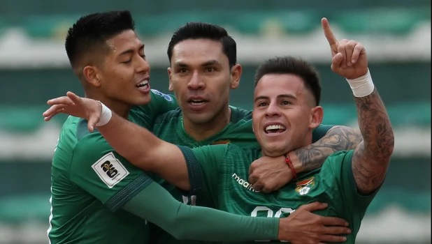 Bolivia venció como local 2 a 0 a Perú y cosechó sus primeros tres puntos en esta Eliminatoria