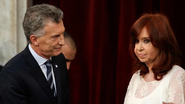 Macri y Cristina viajarán al exterior después del balotaje