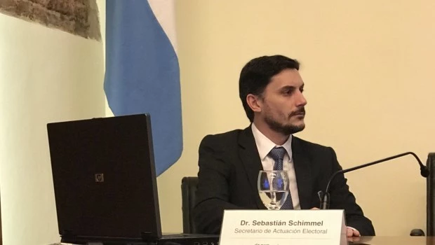 Desde la Cámara Nacional Electoral advierten que el balotaje será "parejo y ahí es cuando el sistema se tensa"