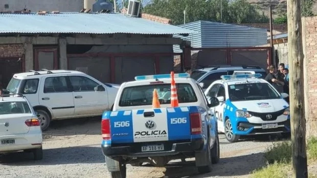 Un policía neuquino mató a su pareja de un balazo y tras el femicidio se suicidó