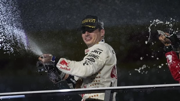Verstappen se lleva el triunfo en Las Vegas y alcanzó las 18 victorias en el año